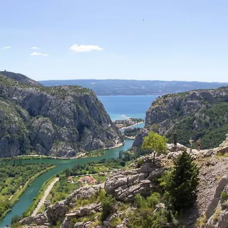 Iva Brstilo Διαμέρισμα Omiš
