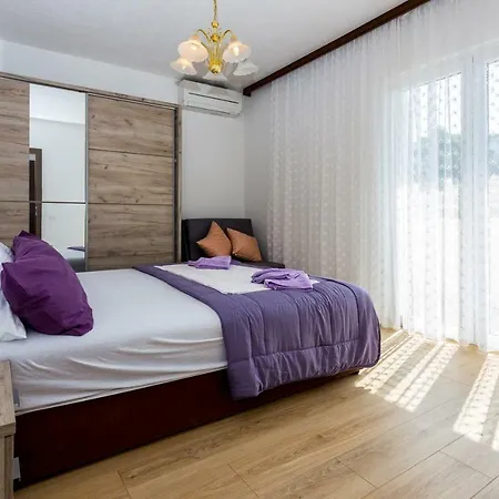 Iva Brstilo Apartament Omiš